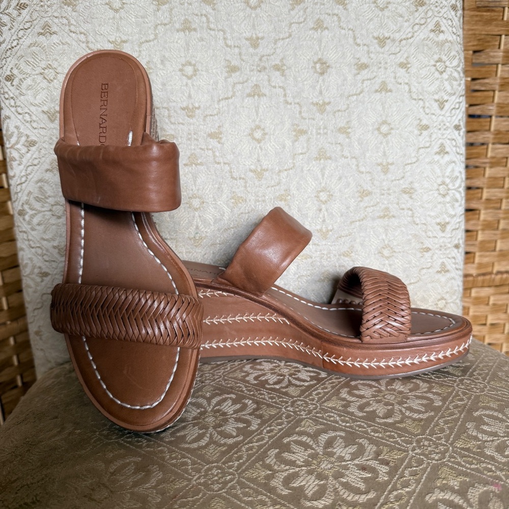 Bernardo Anthropologie Kenzie Wedge Sandals Honey Leather Embroidered Women's 9